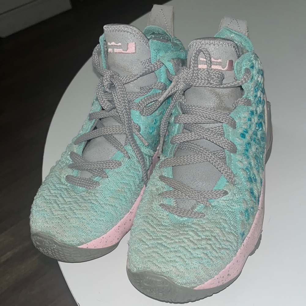 Nike Lebron Xvii Gs south beach Color: Light Aqua/Particle Grey